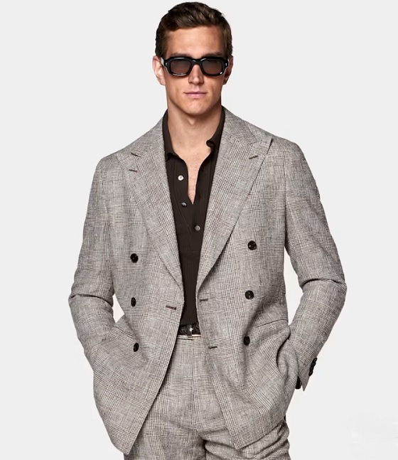 costume de mariage à motifs